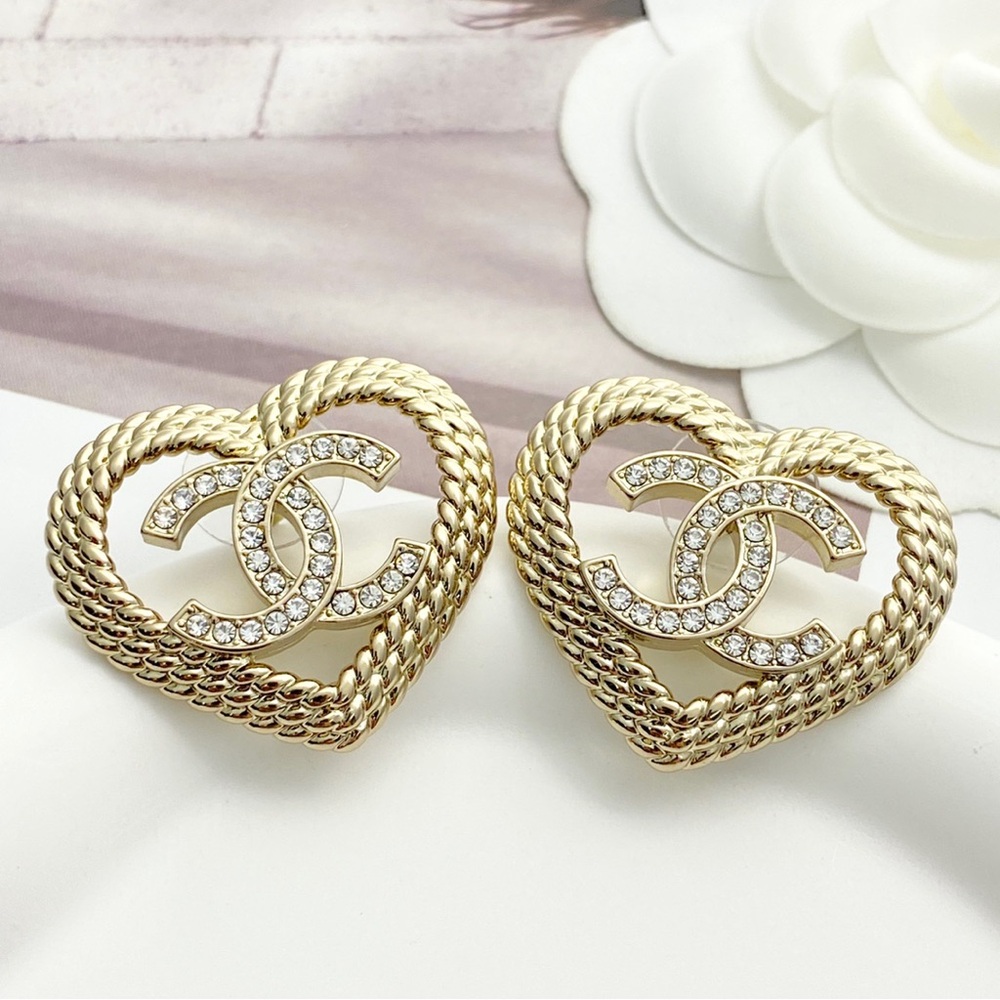 CHANEL Gold Heart Earrings with Crystals - Picture 3 of 7